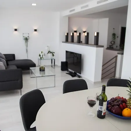 Apartment Spacious 200 Sq.m. Penthouse With Sea View Terraces